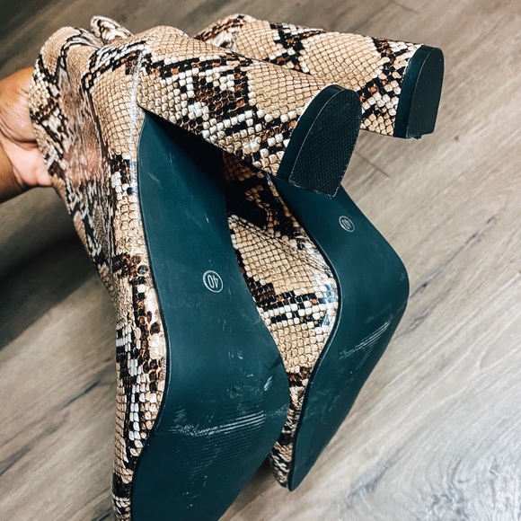 Snake-Print Booties - Picture 4 of 5